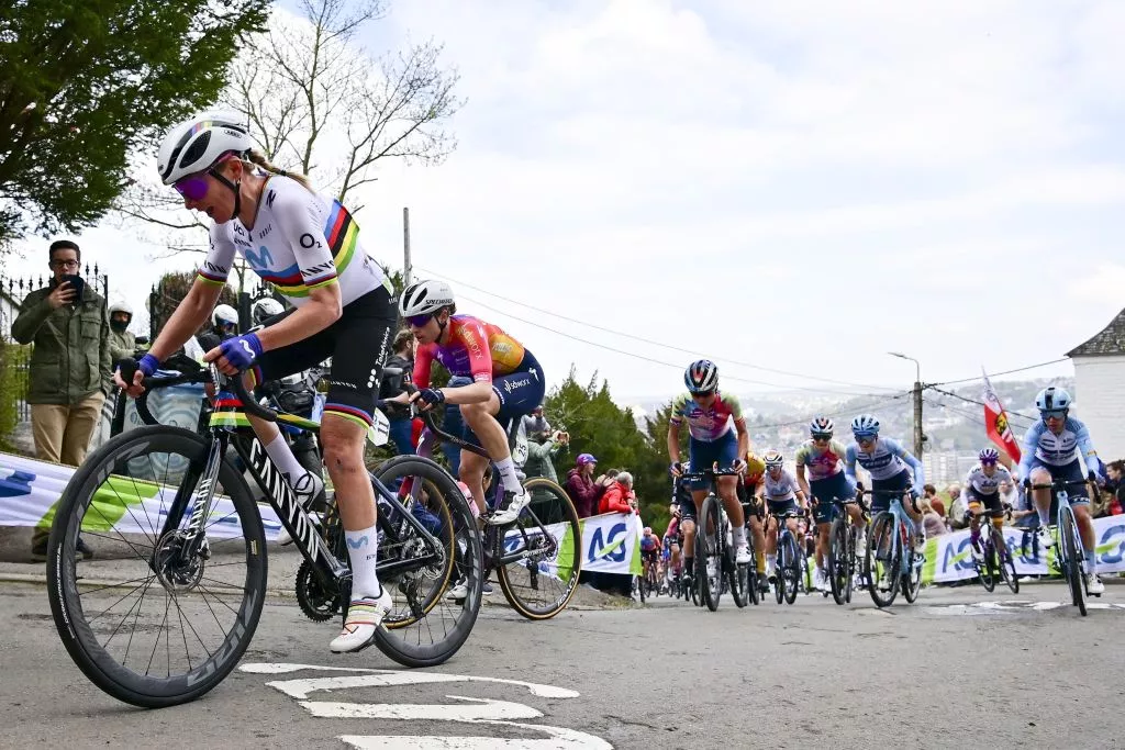 Van Vleuten Shakes Things Up at Flèche Wallonne: Ditching the Waiting Game for a Bold Move!"