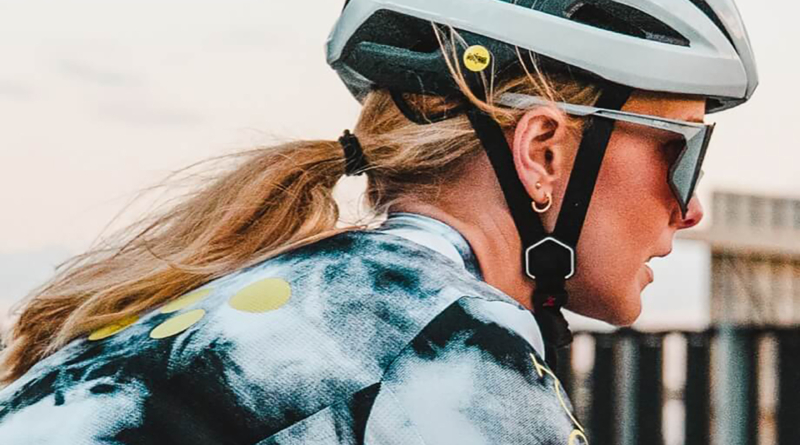 5 Steps to Wear a Bike Helmet With a Ponytail
